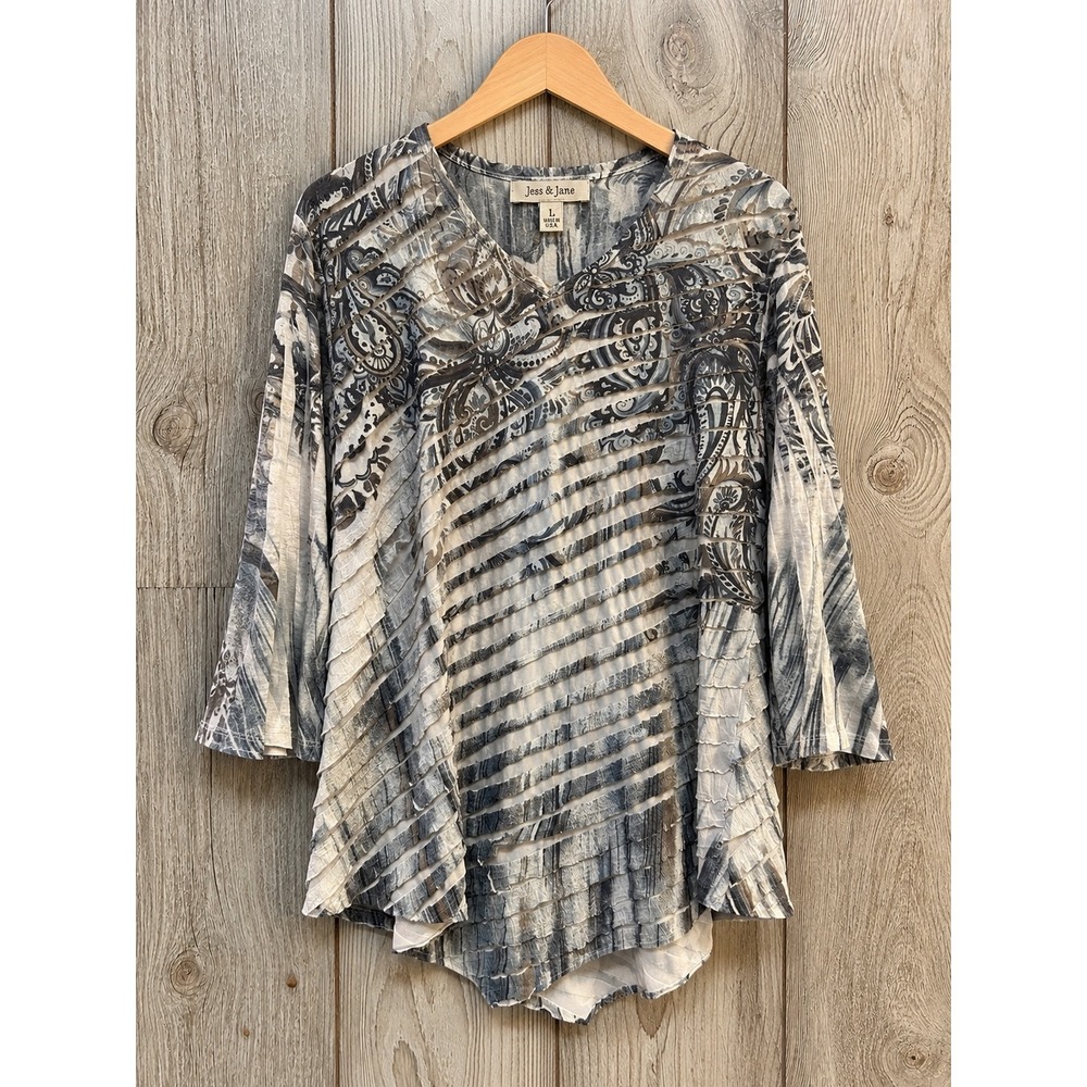 Jess & Jane Women Large Gray Paisley Tiered Ruffle 3/4 Sleeve V-Neck Tunic Top